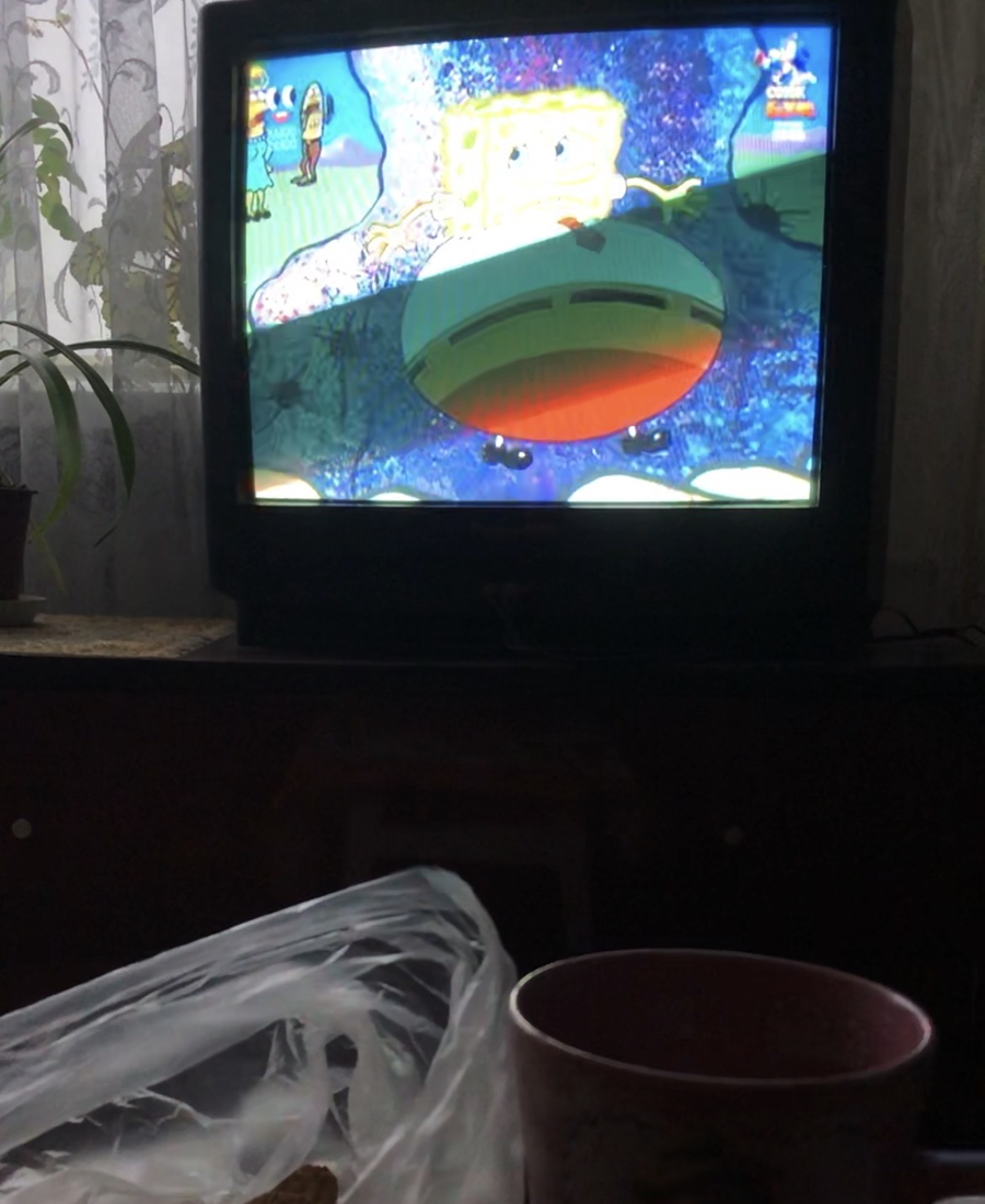 An image of a tv showing the show SpongeBob